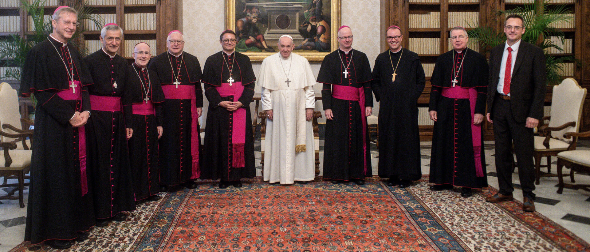 Papst Franziskus empfängt die Bischöfe der Schweiz 2021 im Vatikan.