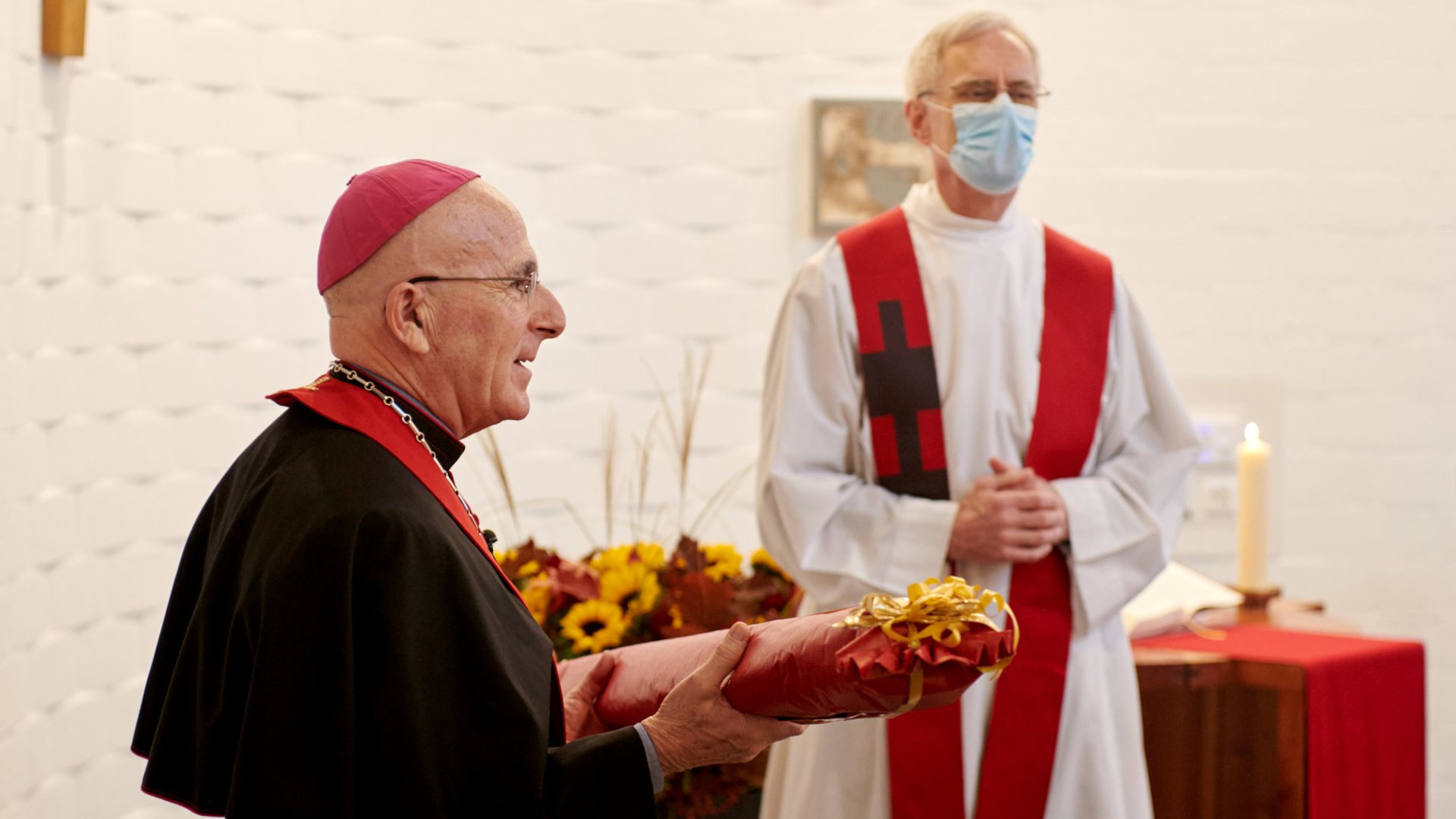 Bischof Joseph Bonnemain und sein Opus-Dei-Kollege Beat Müller. Müller ist "Rector Ecclesiae" am Spital Limmattal.