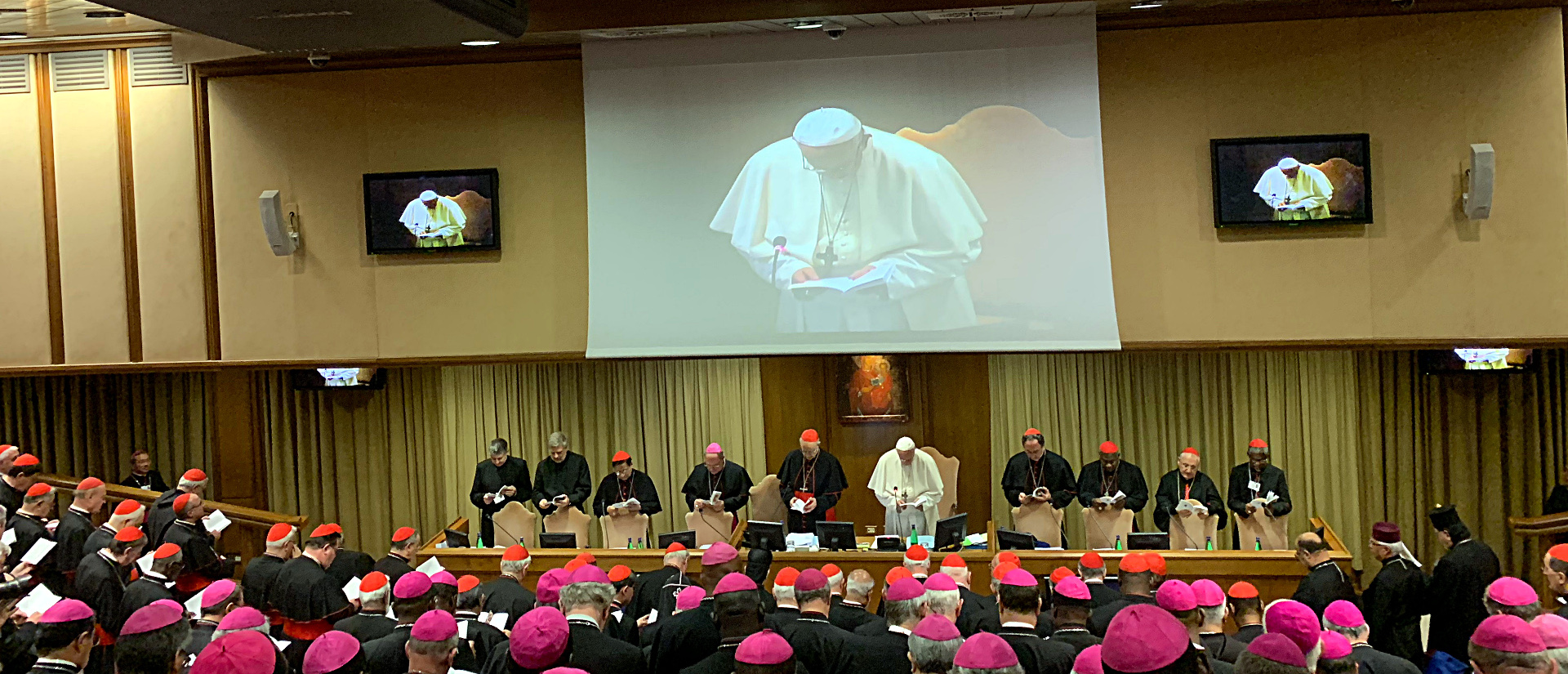 Gebet zu Beginn einer Sitzung der Jugendsynode im Vatikan
