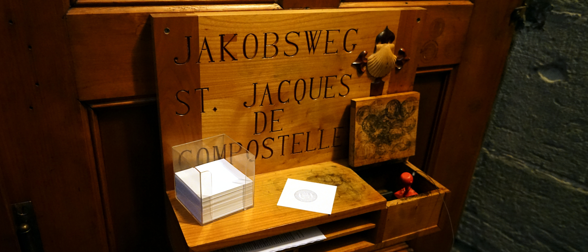 Jakobsweg-Stempelstelle in der Kathedrale Freiburg