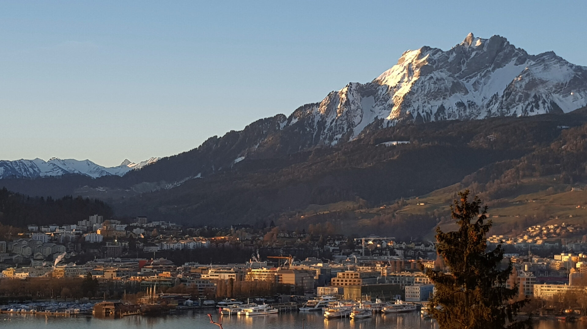 Luzern vor der Kulisse des Pilatus.
