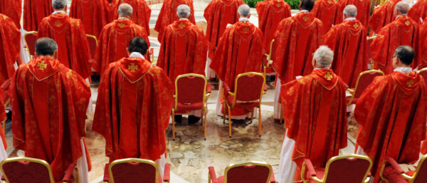 Kardinäle bei der Messe "Pro eligendo Romano Pontifice" ("Für die Wahl des römischen Papstes") am 12. März 2013 im Petersdom im Vatikan. | © KNA