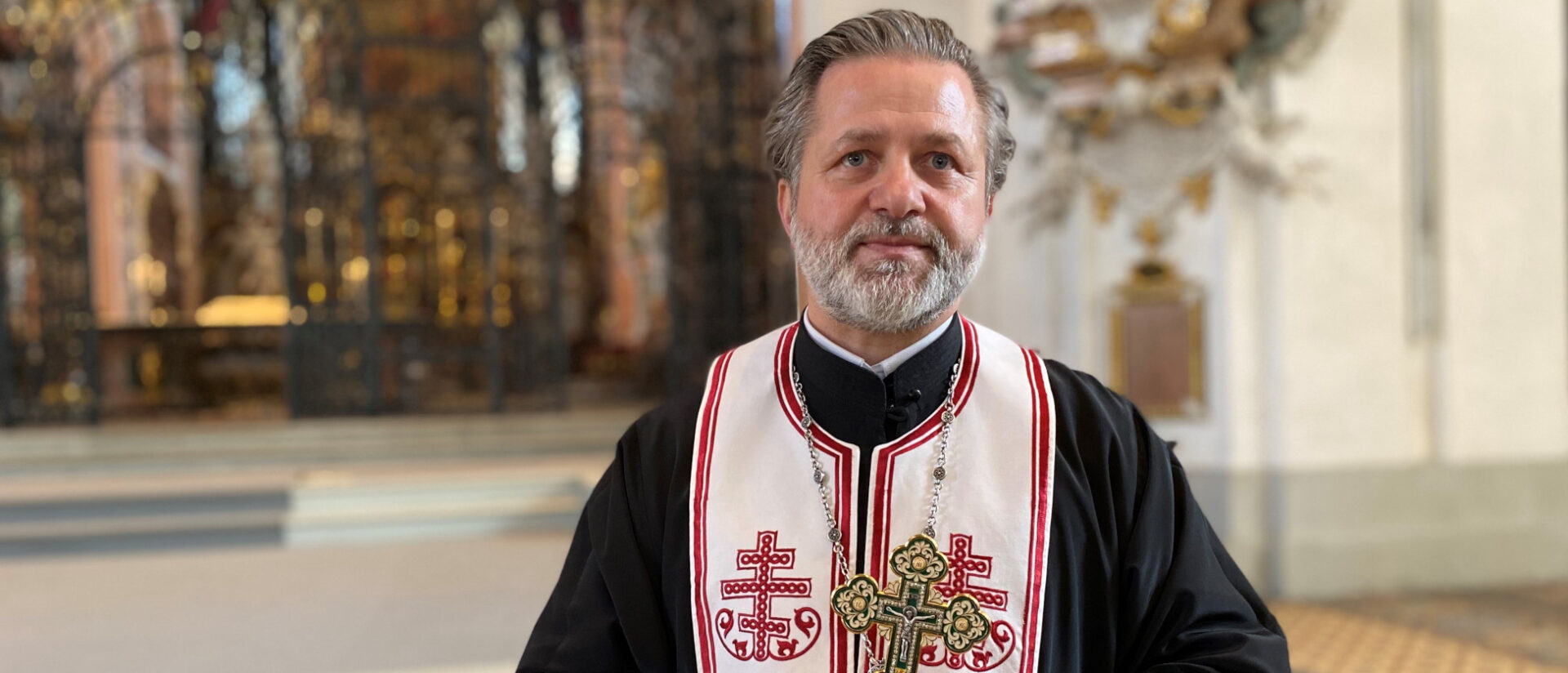 Der serbisch-orthodoxe Erzpriester Miroslav Simijonovic.