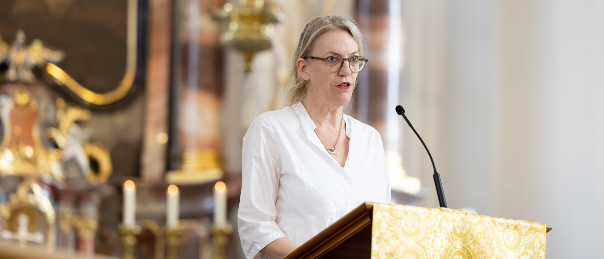 RKZ-Vizepräsidentin Franziska Driessen-Reding in der Pfarrkirche Näfels GL.