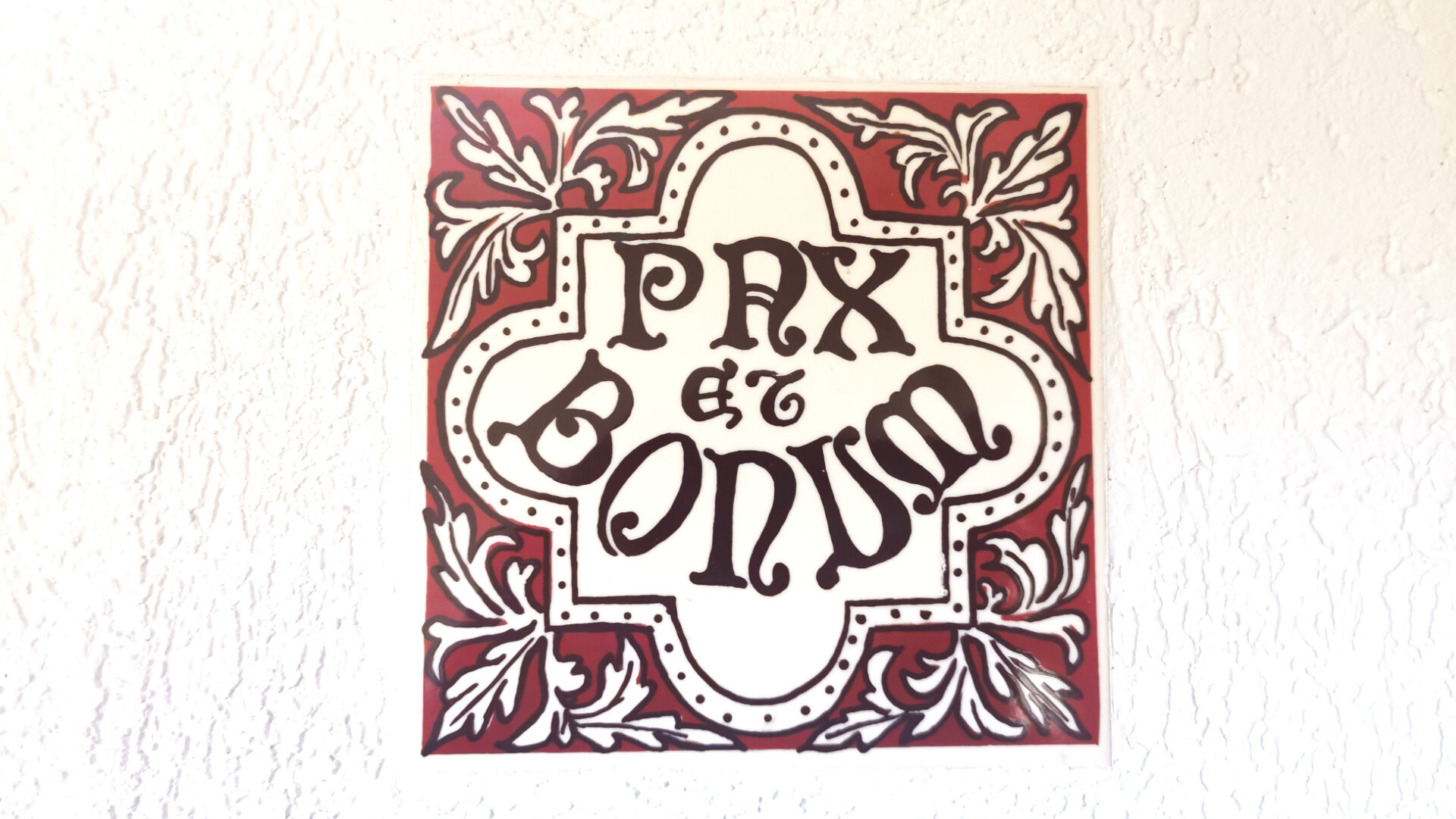 "Pax et bonum" bedeutet "Frieden und Wohlergehen". Dieses Motto prägt die Franziskaner und Kapuziner.