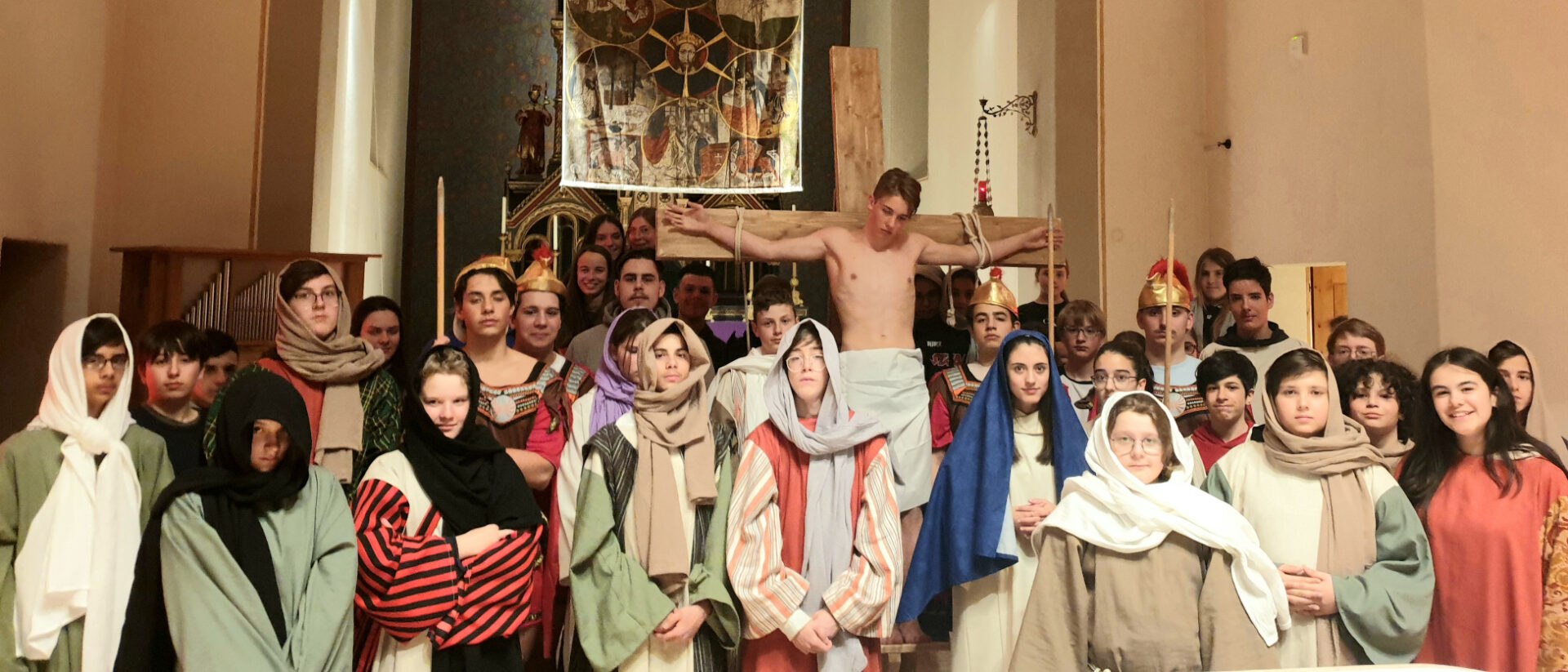 50 Jugendliche spielen in der Marienkirche in Davos ein Passionsspiel, 2022