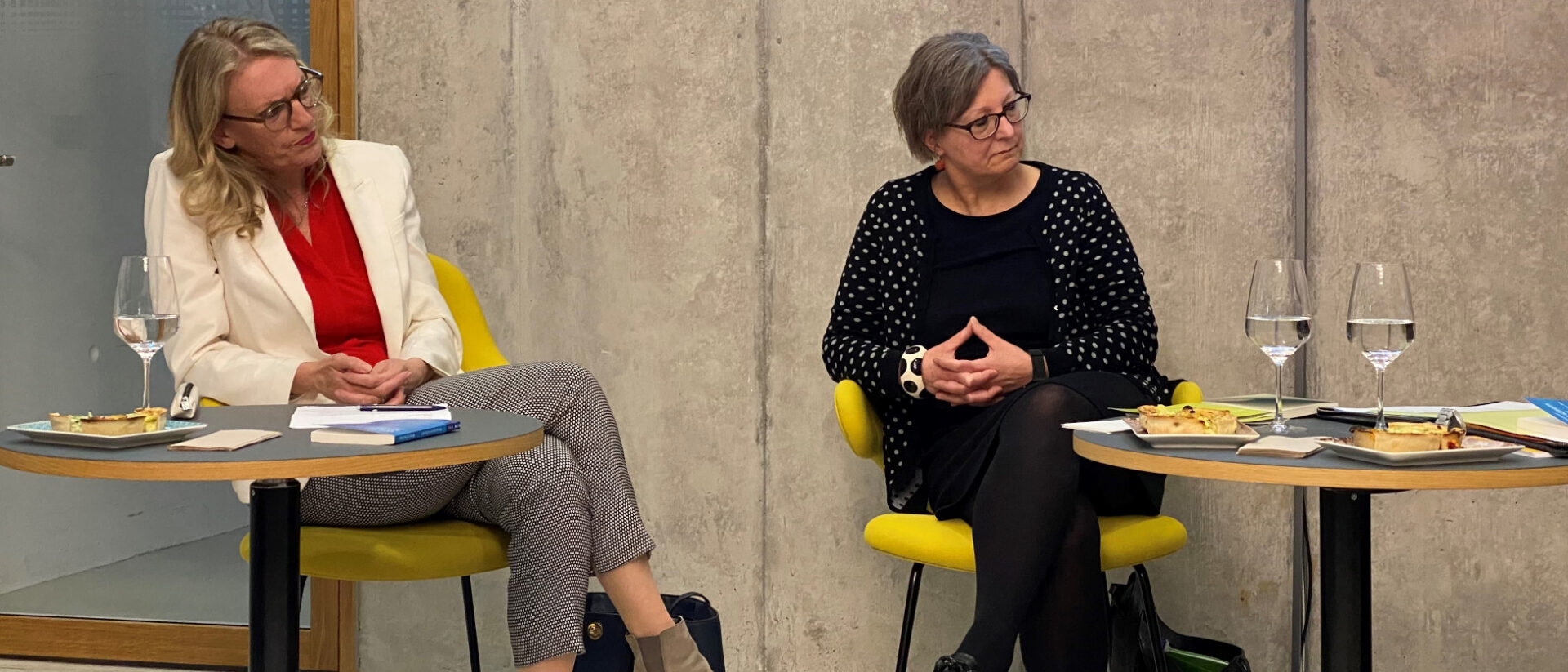 Franziska Driessen-Reding und Renata Asal-Steger in der Zürcher Paulus-Akademie.