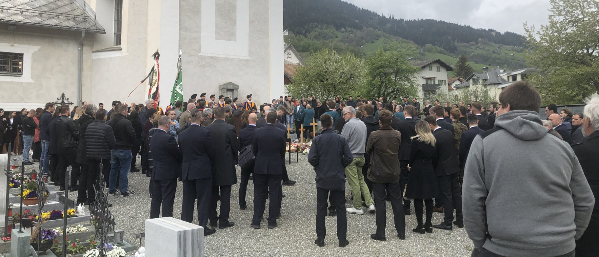 Abdankung für den erschossenen Schweizergardisten in Trun GR.