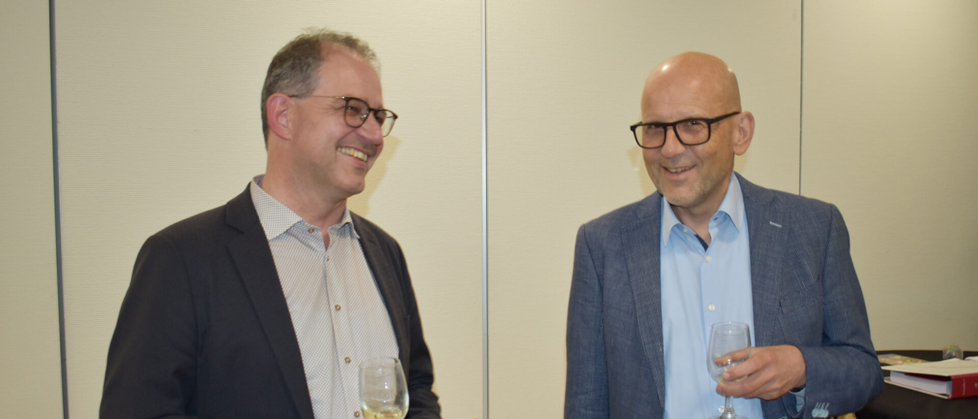 RKZ-Generalsekretär Daniel Kosch (rechts) im Gespräch mit Detlef Hecking, Pastoralverantwortlicher des Bistums Basel.