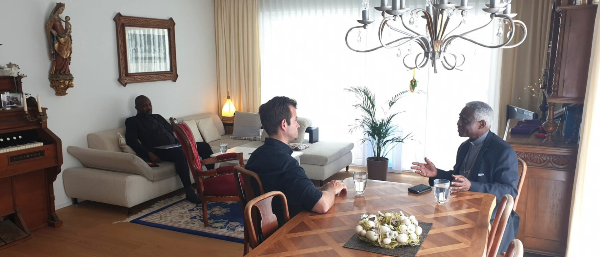 Kurienkardinal Peter Turkson im Gespräch mit Raphael Rauch.