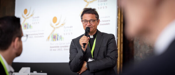 Bischof Felix Gmür eröffnet die nationale synodale Versammlung in Einsiedeln, 30. Mai 2022. | Christian Merz