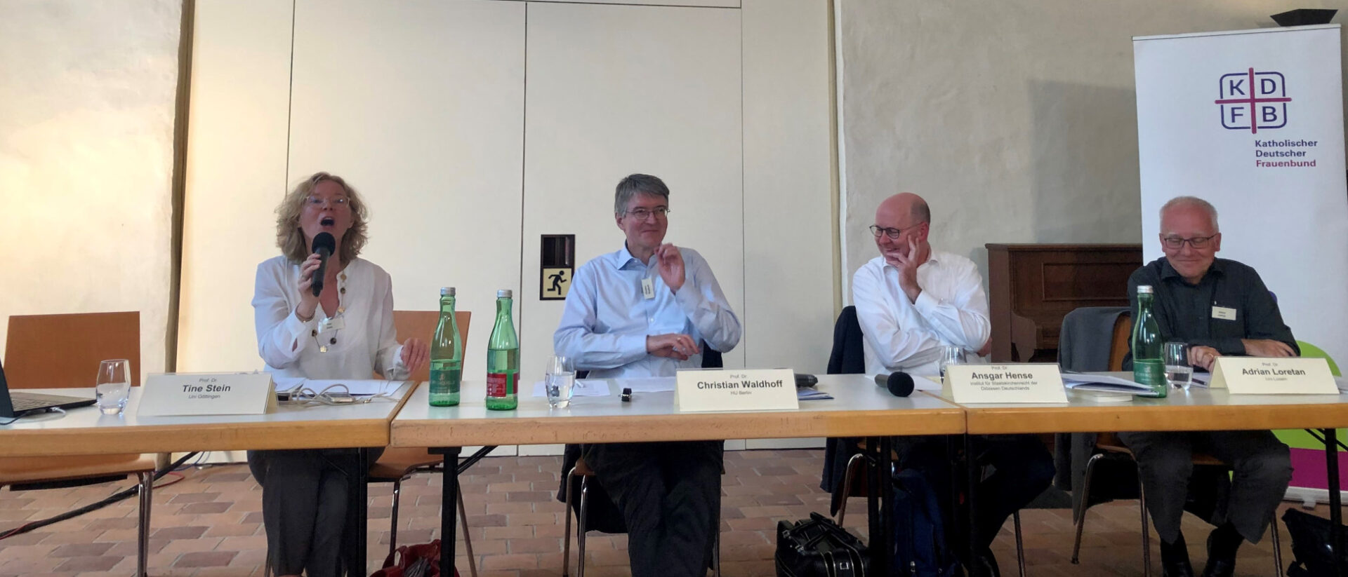 Tagung in Berlin: Der Luzerner Kirchenrechtler Adrian Loretan ist rechts zu sehen.