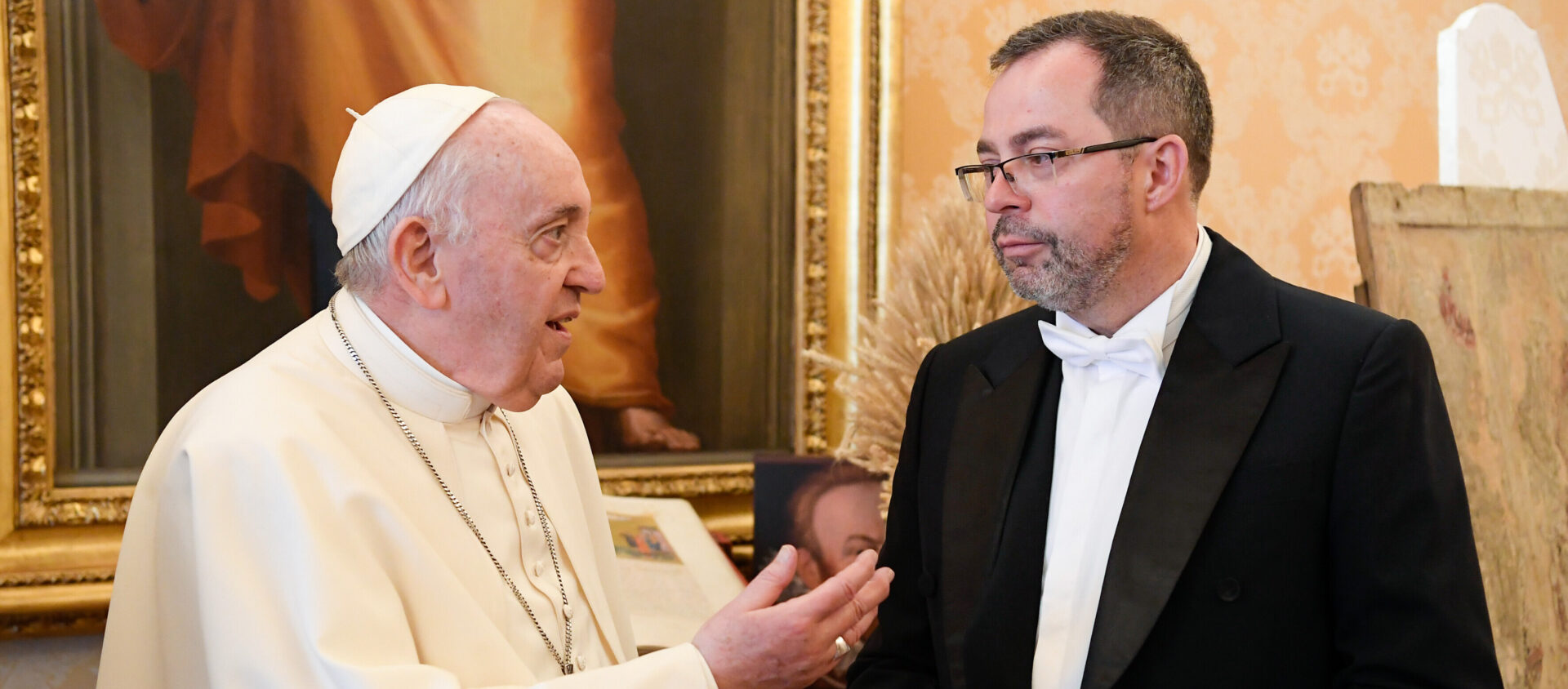 Andrij Jurasch, Botschafter der Ukraine beim Heiligen Stuhl, und Papst Franziskus am 7. April 2022 im Vatikan.