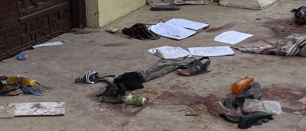 Nach dem Anschlag an Pfingsten 2022 in der St. Francis-Kirche in Owo, Nigeria.