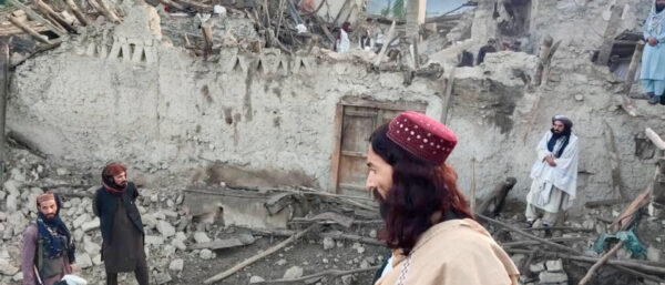 Ein vom Erdbeben zerstörtes Haus in Afghanistan | KEYSTONE