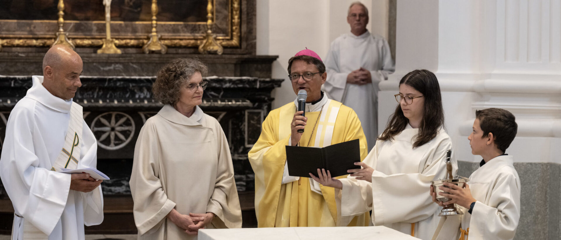 Marie-Louise Beyeler ist Präsidentin der Landeskirche Bern (2. von links)