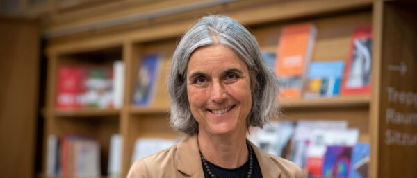 Regula Grünenfelder, Theologin, in der Paulus Akademie | Manuela Matt