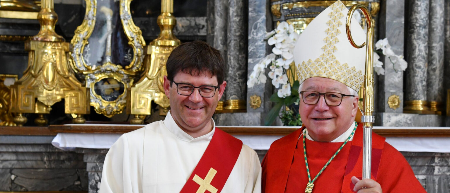 Diakon Martin Rusch mit Bischof Markus Büchel. | © Bistum St. Gallen