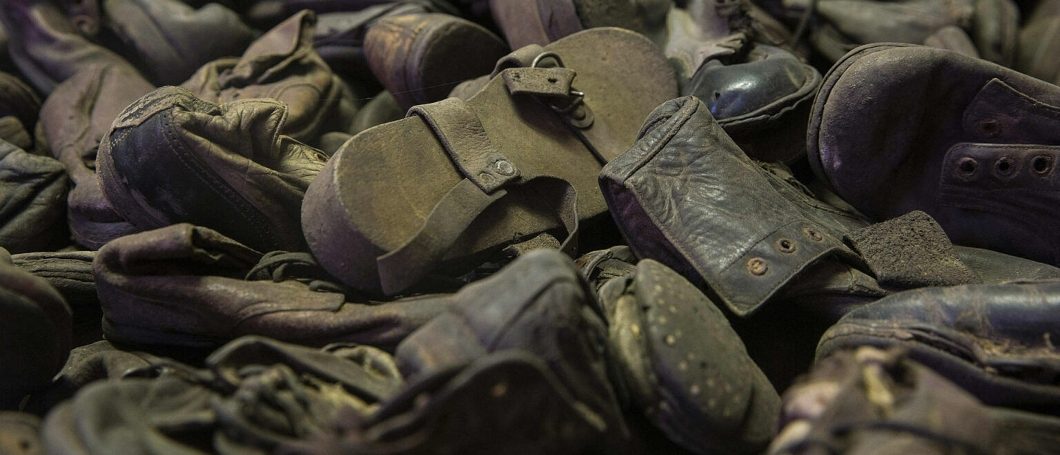 Schuhe von KZ-Häftlingen in Auschwitz. | © KNA