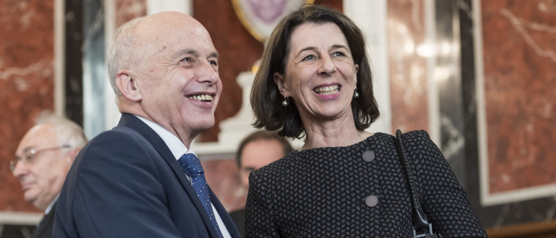 Der ehemalige Bundesrat Ueli Maurer - hier mit Doris Frick, der Botschafterin Liechtensteins in Bern, 2022