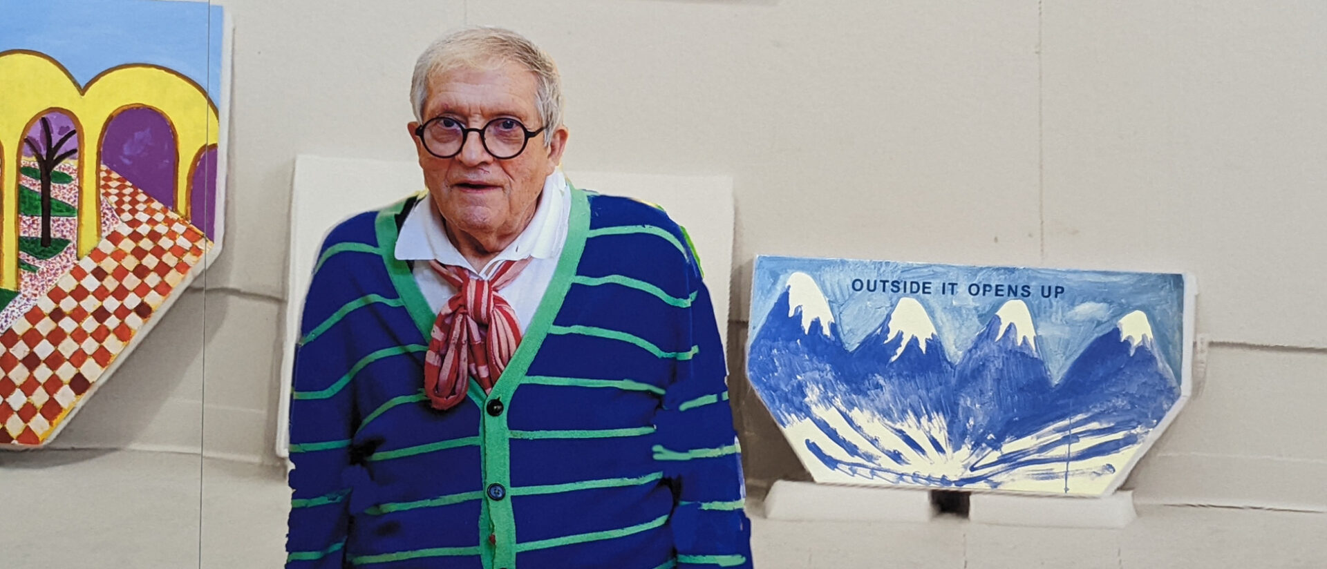 Ein Foto von David Hockney in der Ausstellung in Luzern.