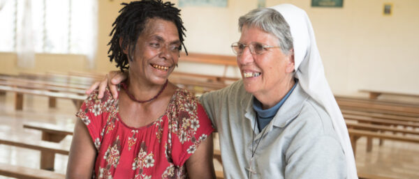 Schwester Lorena und eine gerettete Frau | Bettina Flitner/Missio