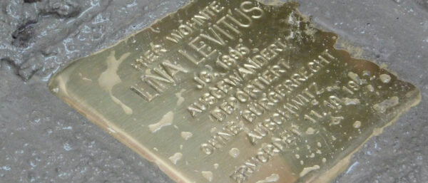 Einweihung der drei Stolpersteine in Winterthur. | Sarah Stutte