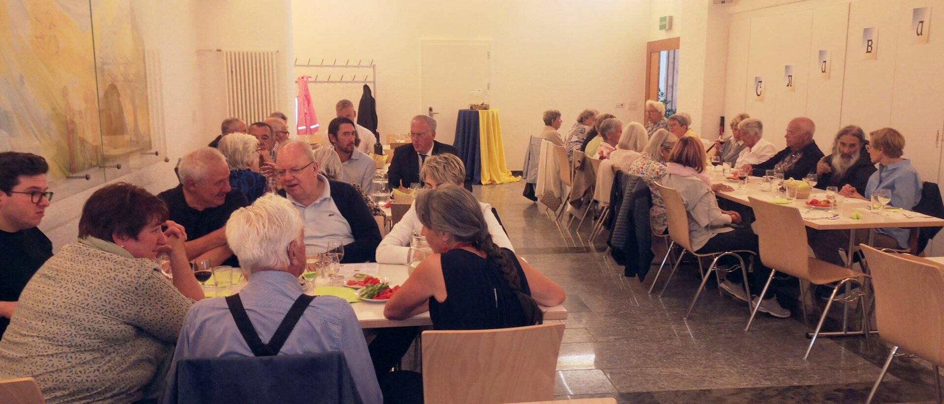 Auch beim zweiten Benefizessen der Ukrainerinnen in der katholischen Kirche erschienen zahlreiche Gemeindemitglieder.