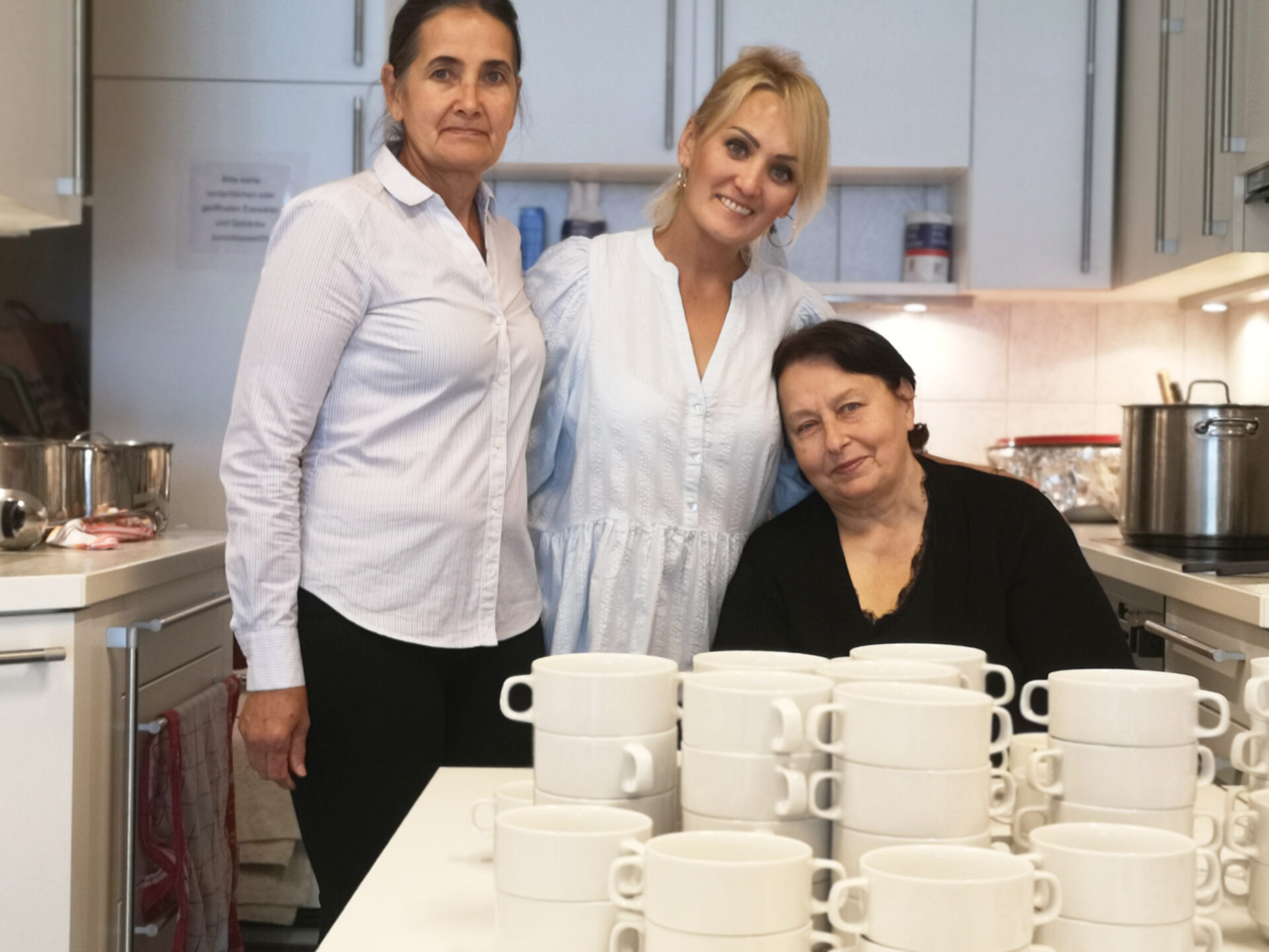 Sie haben gekocht: die Ukrainerinnen Tatjana, Lira und Nadeschda (von links).