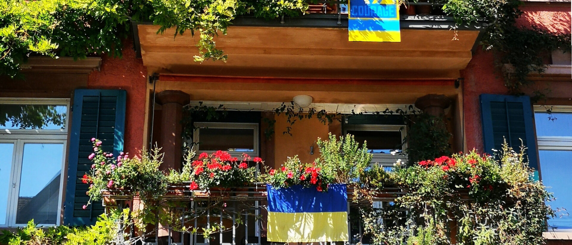 Solidarität mit der Ukraine in der Zürcher Narzissenstrasse.