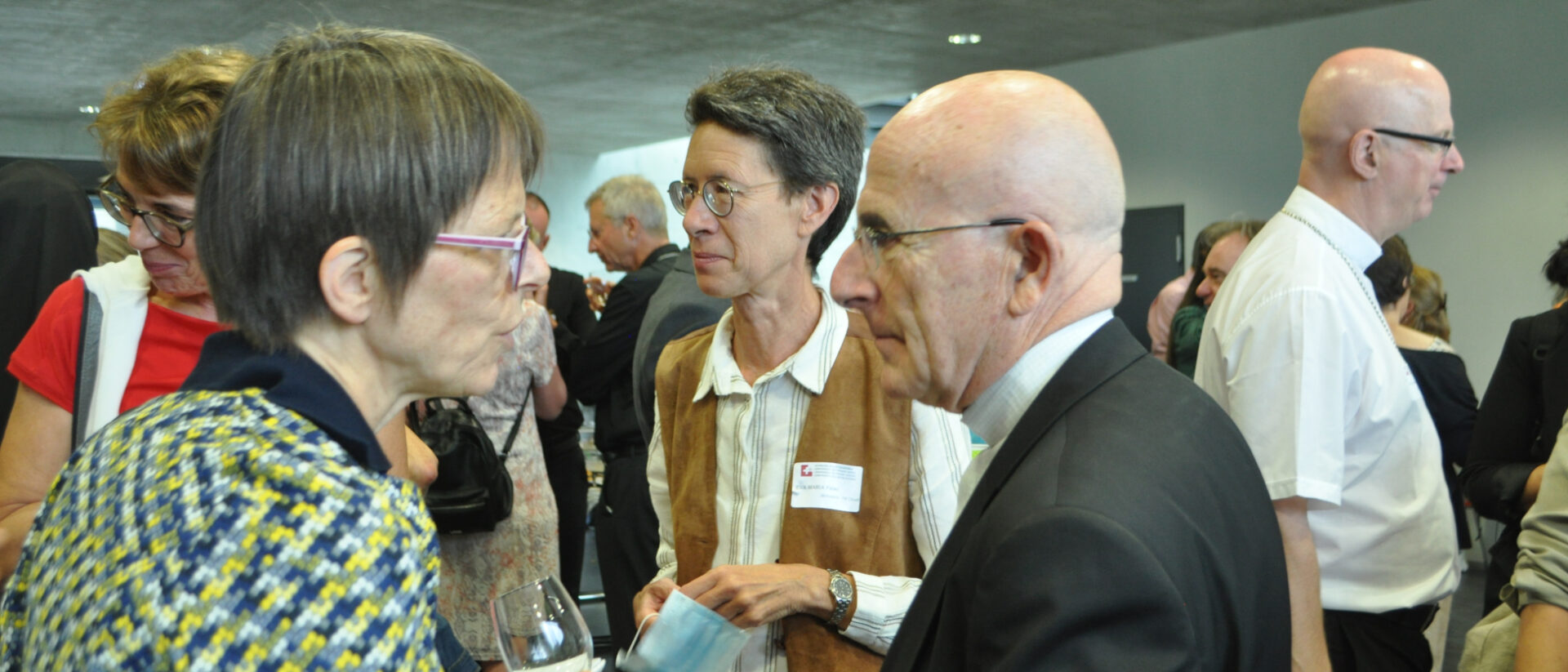 Von links: Birgit Weiler, Eva-Maria Faber, Bischof Joseph Bonnemain.