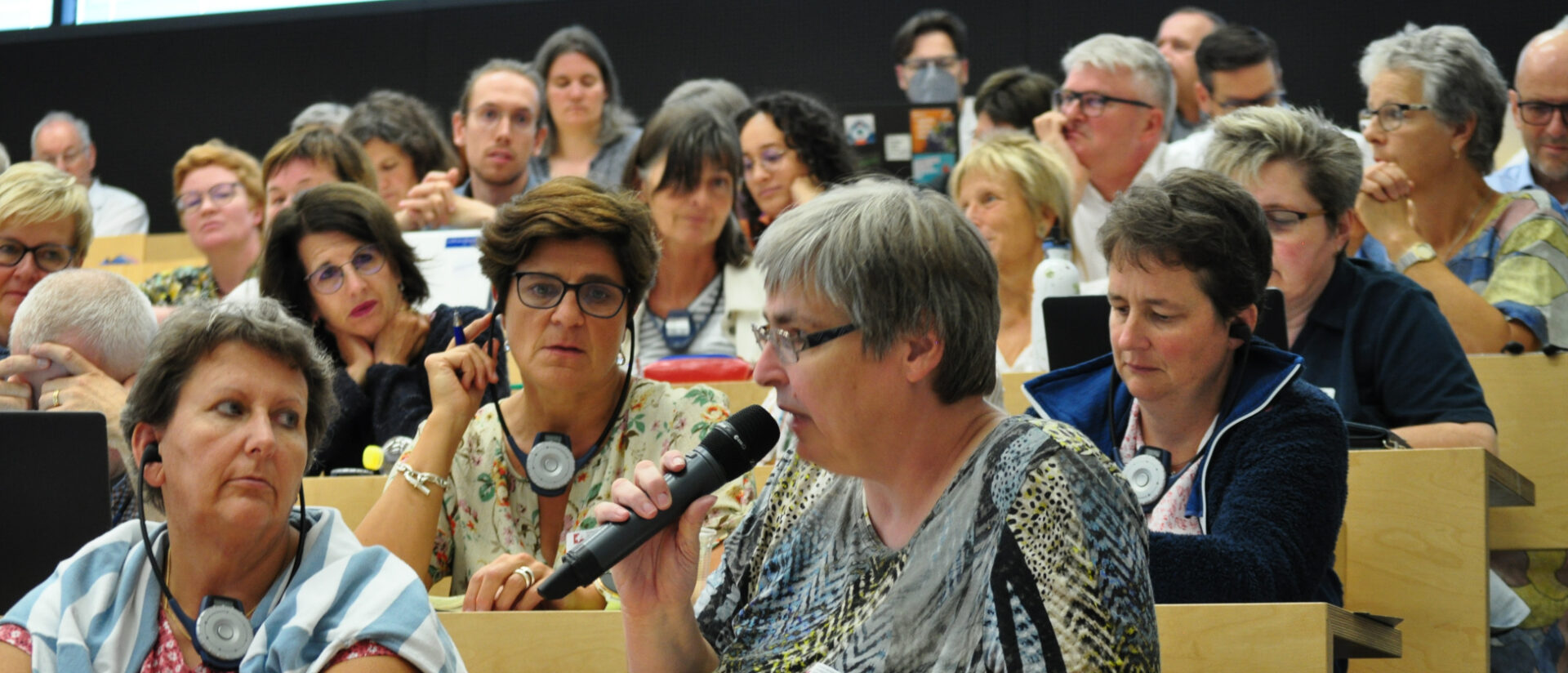 Wie können auch Frauen sakramental handeln, diskutierte die Fachtagung Sakramentalität und Kirche im September 2022.