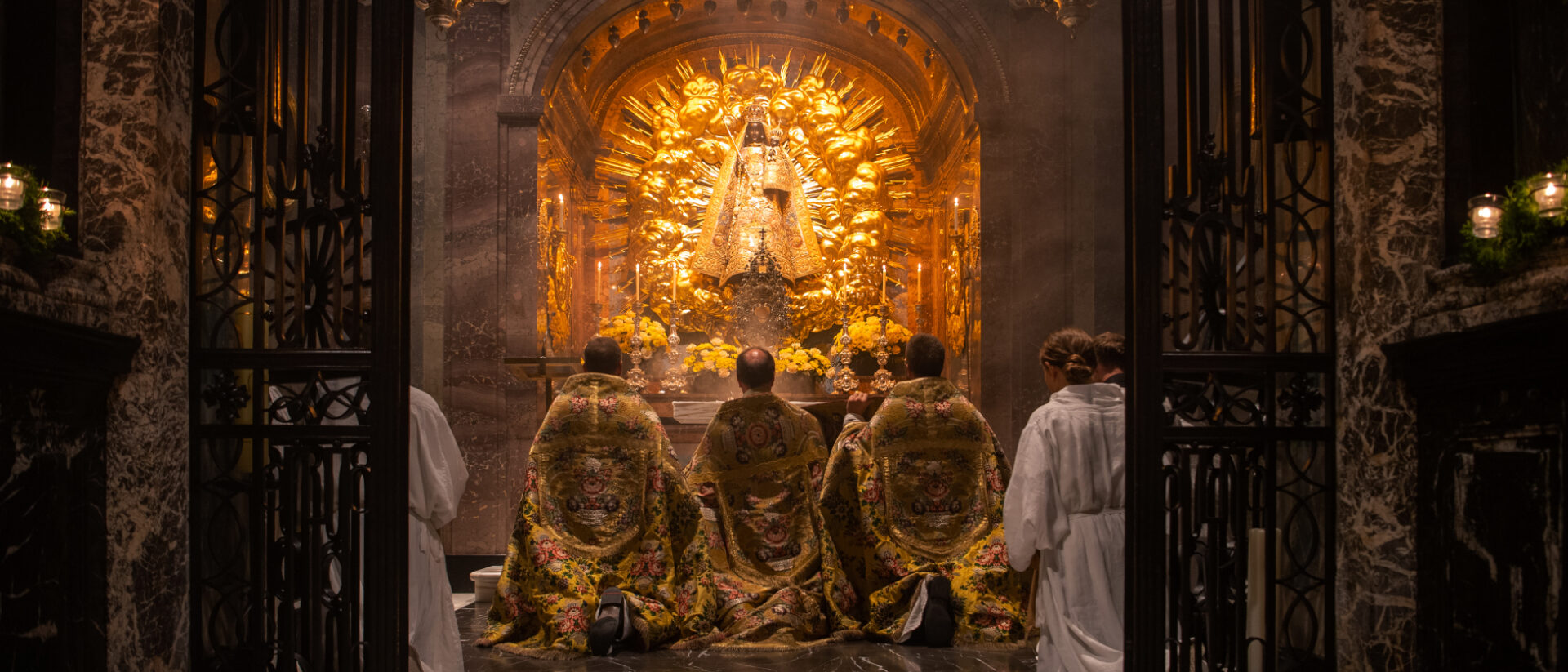 Anbetung in der Gnadenkapelle in Einsiedeln.