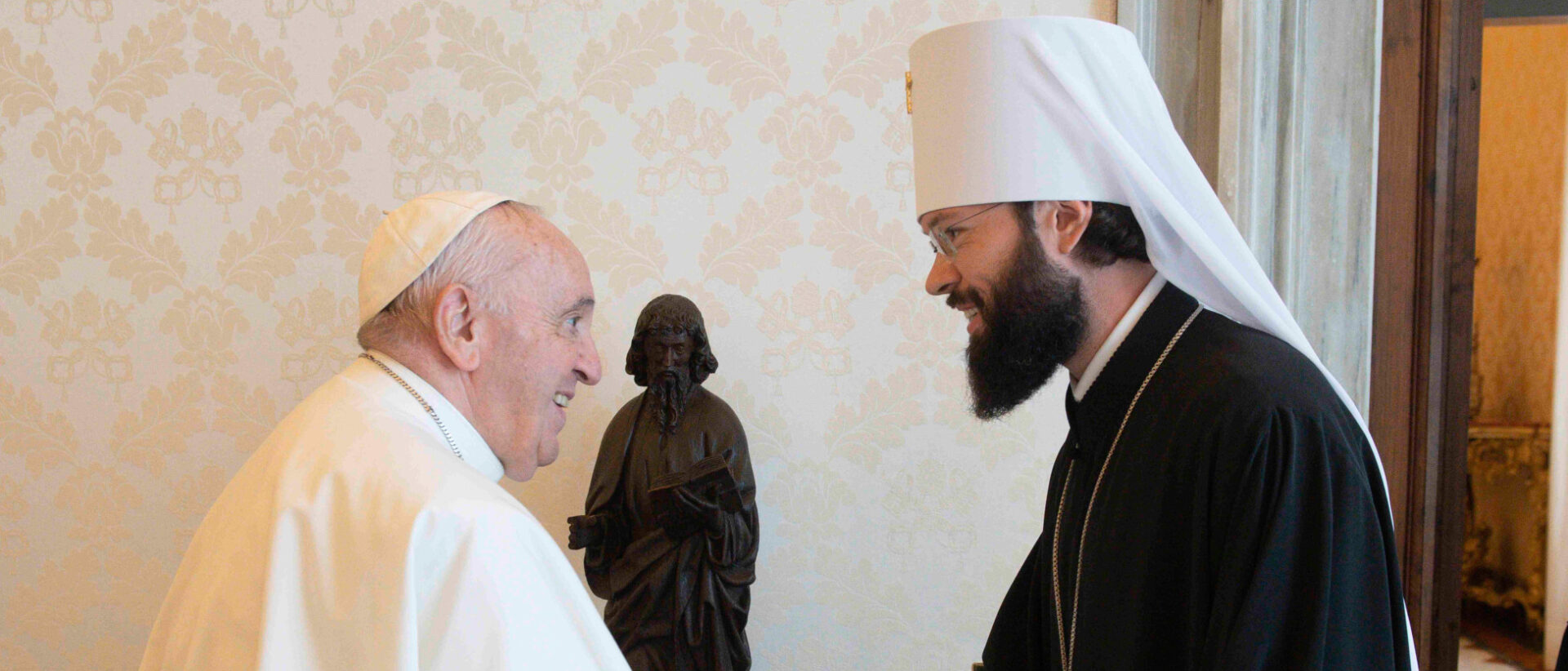 Papst Franziskus empfängt Metropolit Anonij. | KNA