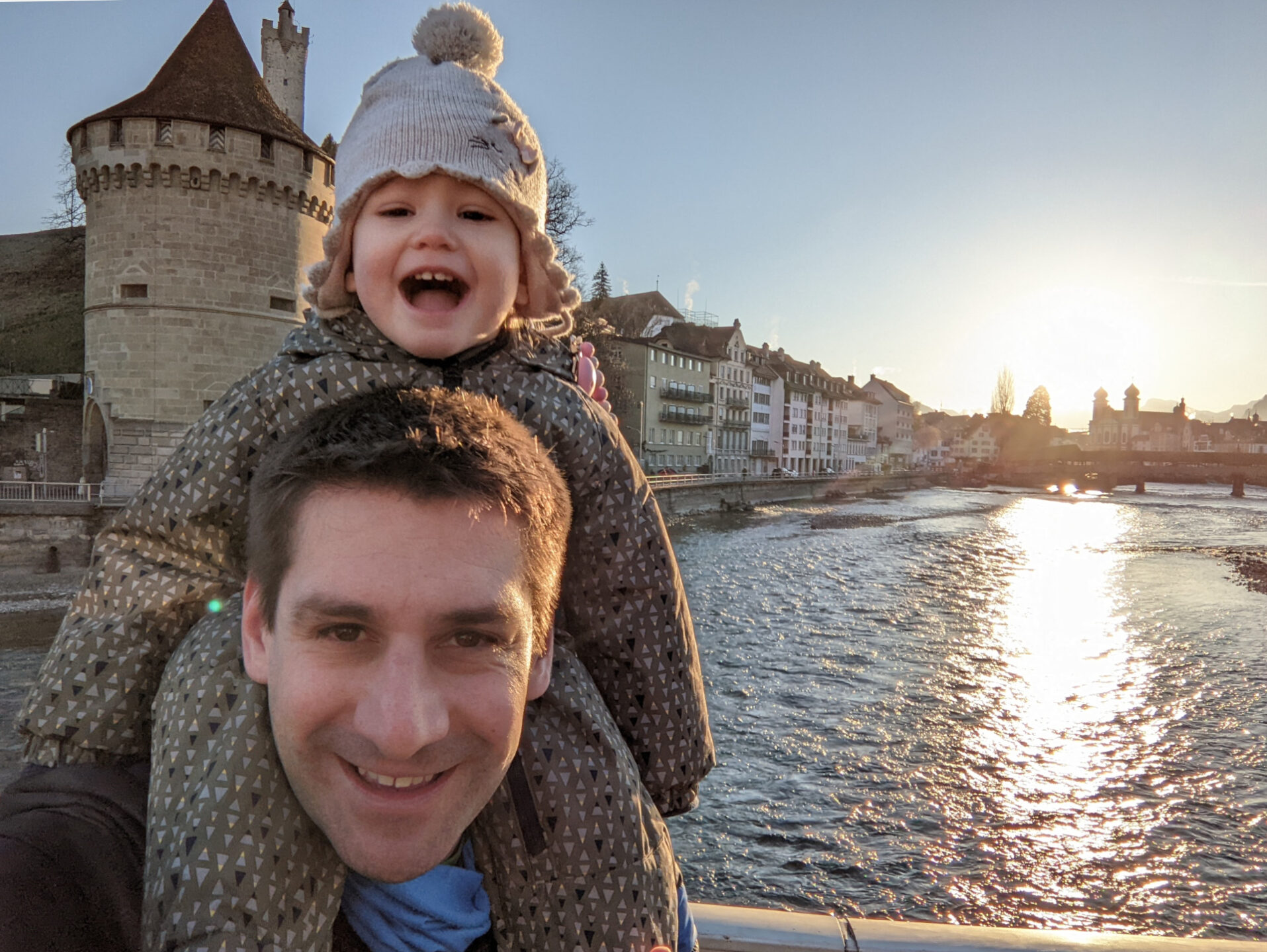 Jonas Amherd mit seiner Tochter Sofia (2).