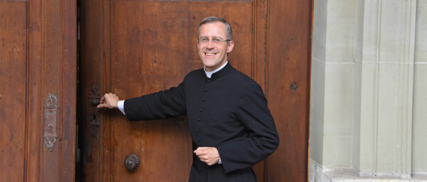 Arnaud Evrat, Rektor der Liebfrauenkirche in Freiburg | Grégory Roth