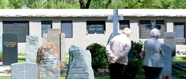 Auf dem Friedhof. | Barbara Ludwig
