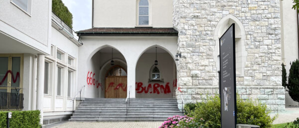 Die Zahl 666 an der Kirche Herz-Jesu in Zürich-Oerlikon. | Melanie Carafa