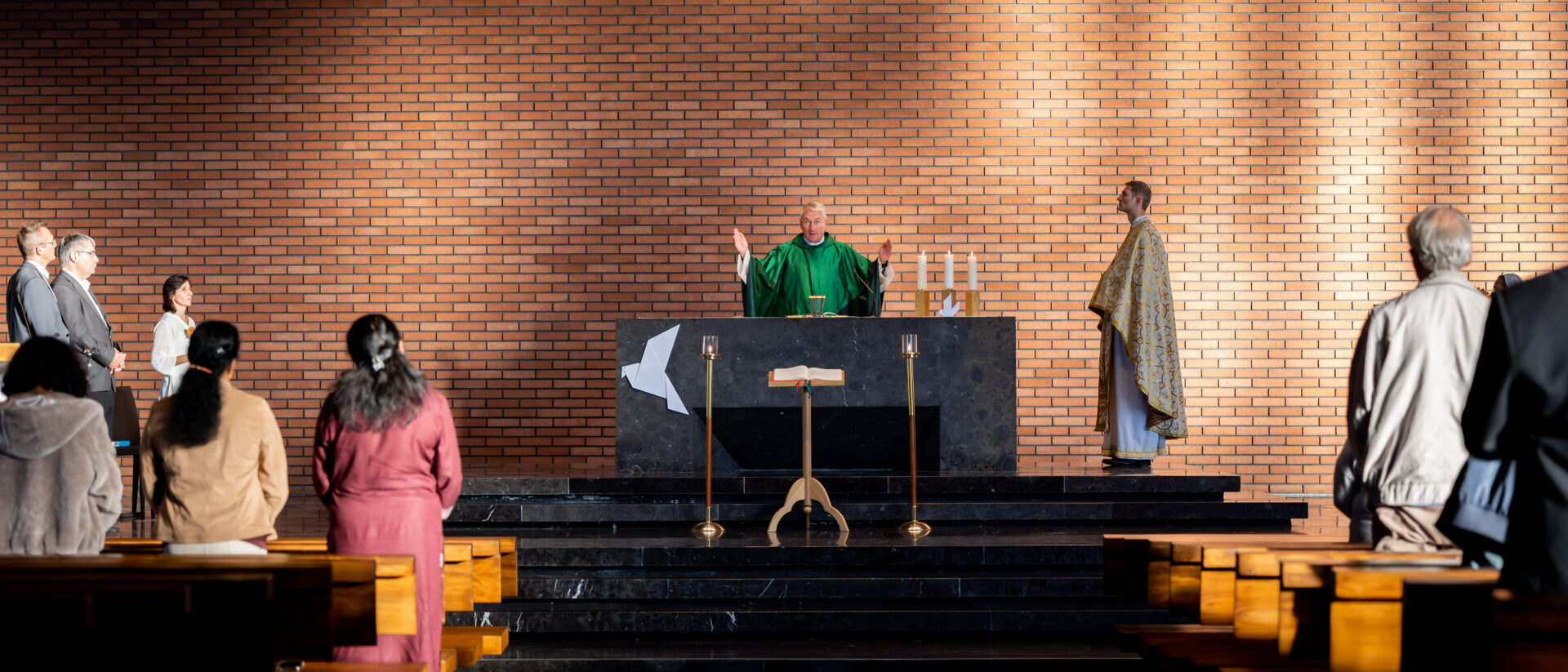 Pfarrer Ruedi Heim stand der Eucharistiefeier vor.