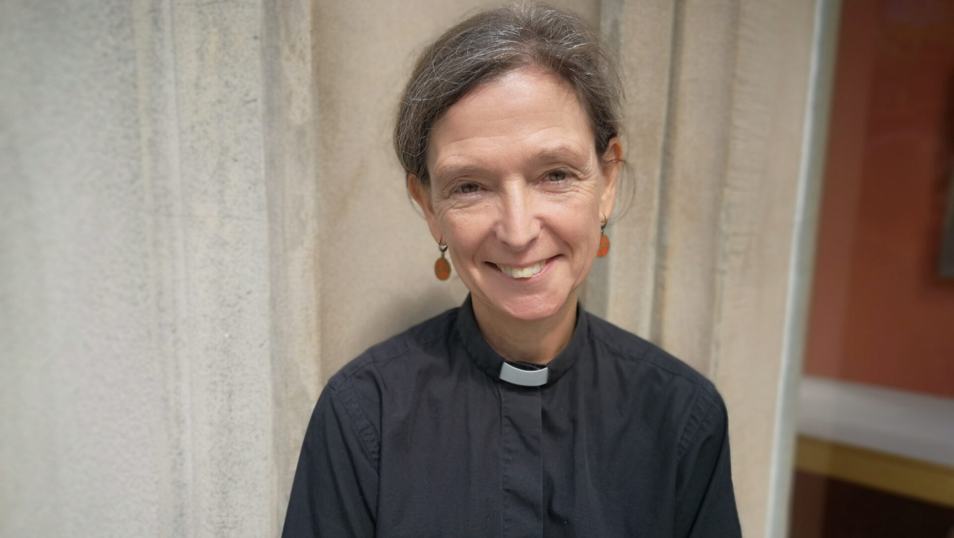 Reverend Jackie Sellin ist anglikanische Pfarrerin in St. Andrews in Zürich.
