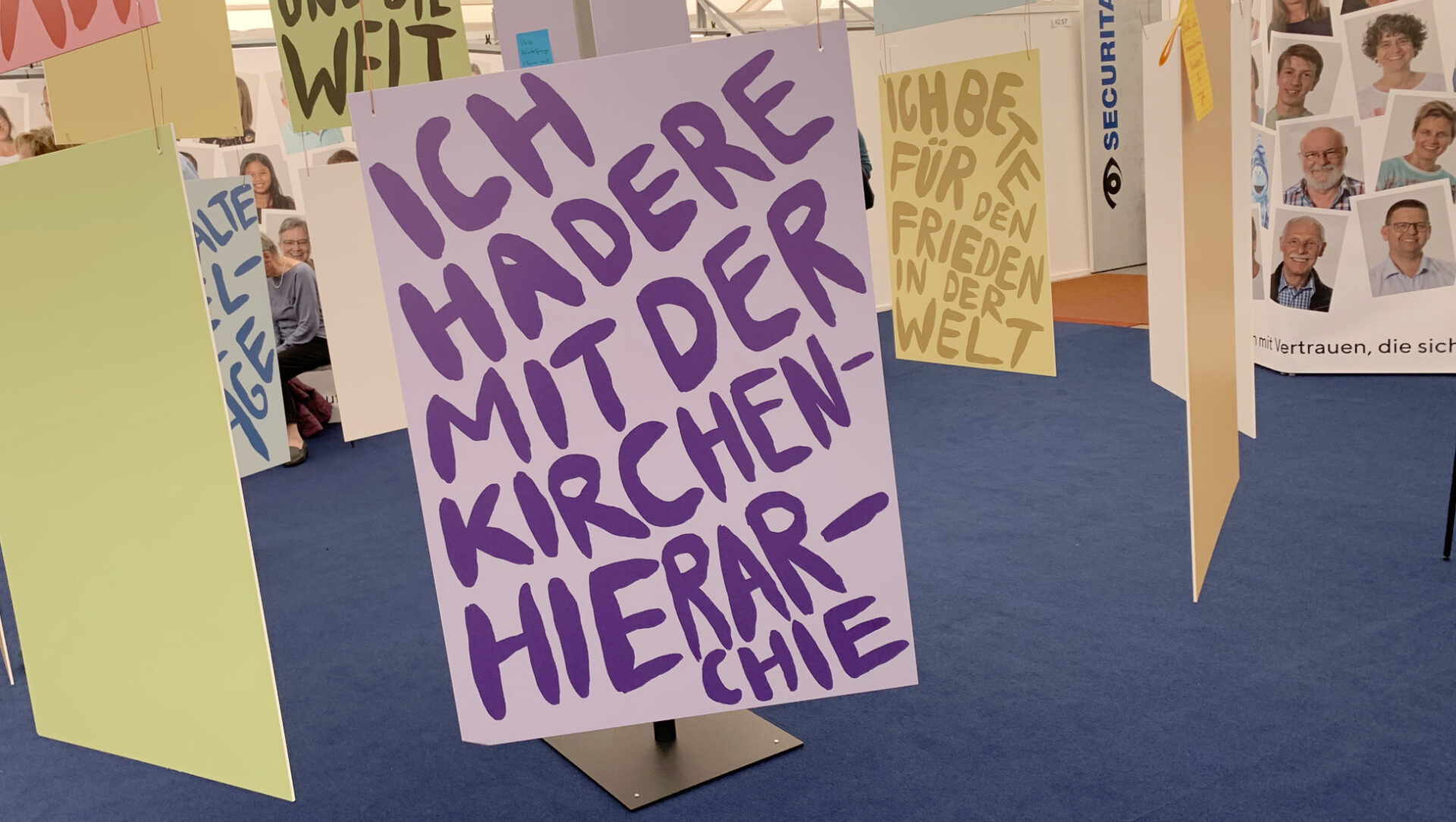 Stand der katholischen Kirche an der Zuger Messe.