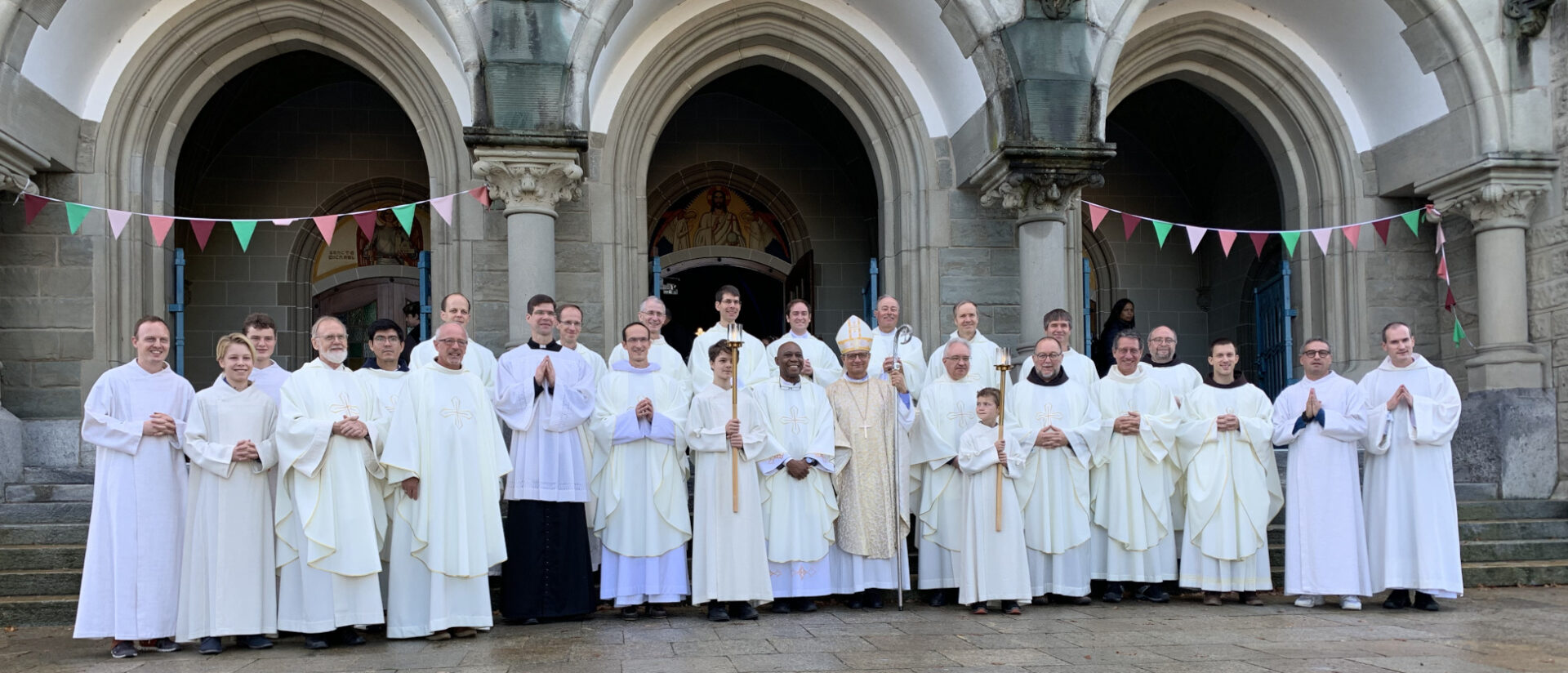 Viele Priester haben beim Pontifikalamt mit Bischof Felix Gmür konzelebriert.