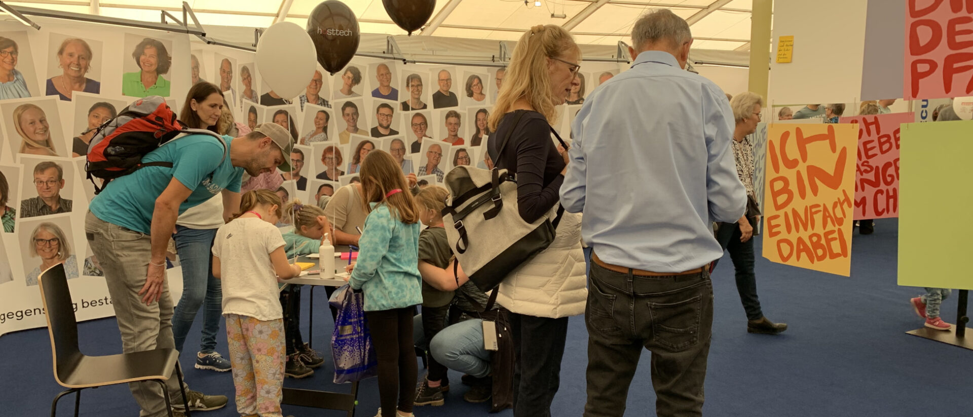 Stand der katholischen Kirche an der Zuger Messe.