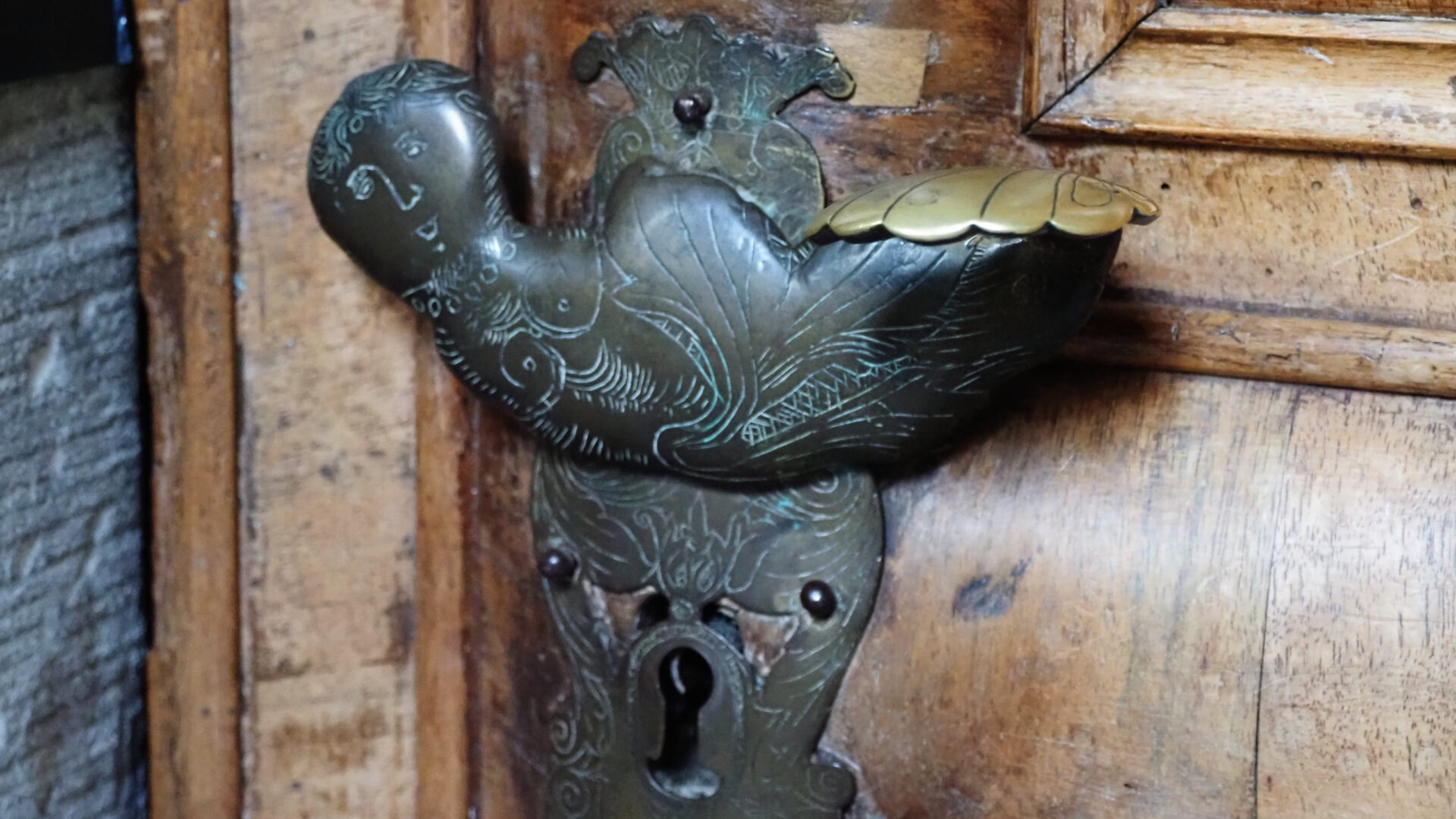 Auch kunstvolle heidnische Figuren wie diese Nixe als Türklinke gibt es in der Klosterkirche St. Katharinental zu entdecken.