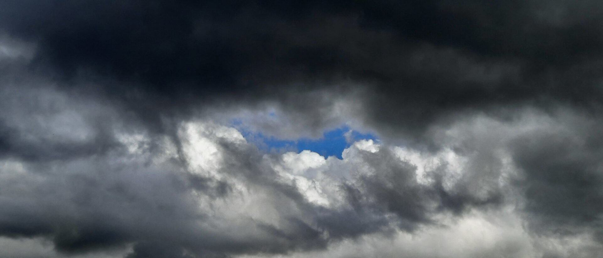 Bringen diese Wolken Regen? In Zeiten des momentanen Hitzesommers ist dies immer ungewisser geworden.