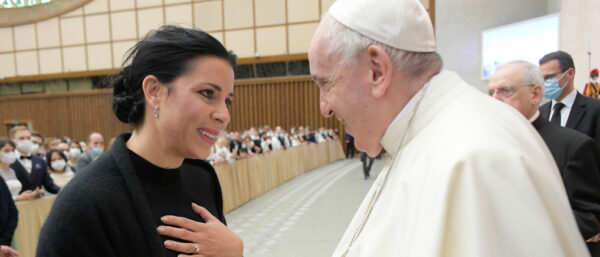 Dominique Hasler und Papst Franziskus | KNA