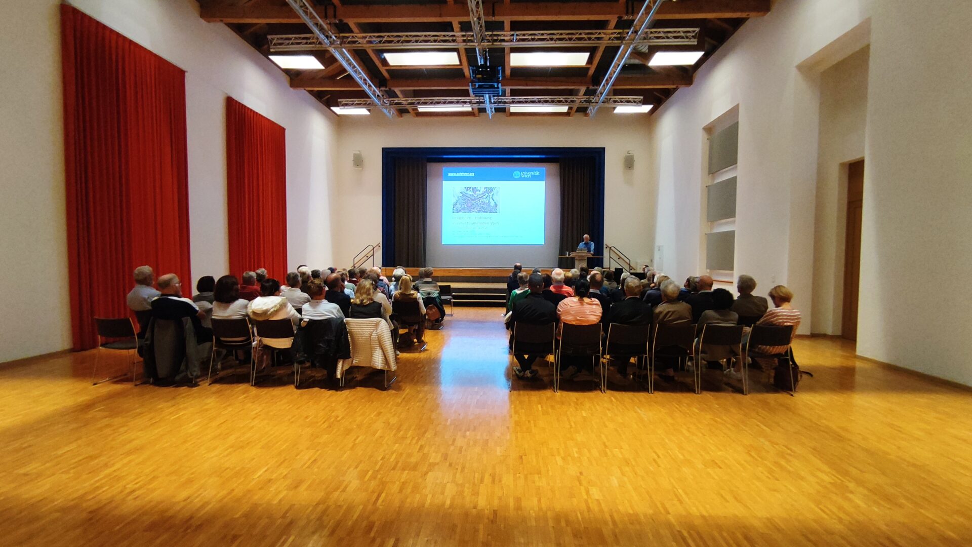Paul Zulehner bei einem Vortrag zum Thema "Religionen – Hoffnung in einer taumelnden Welt" in Schaan.