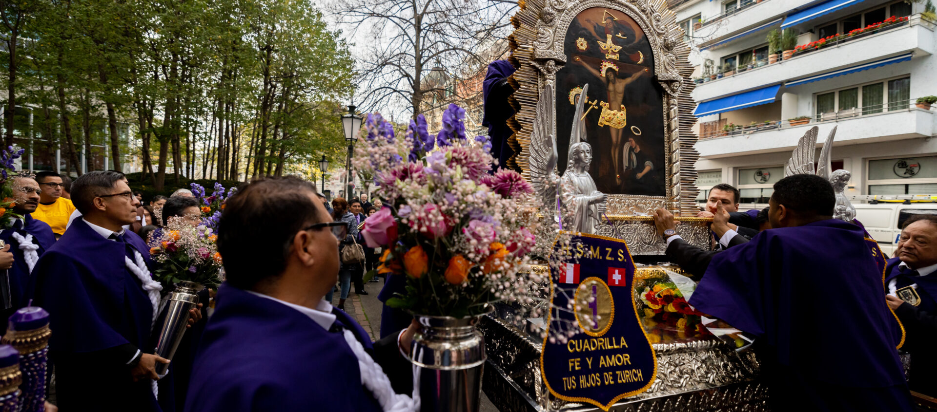 Die "Señor de los Milagros"-Prozession in Zürich.