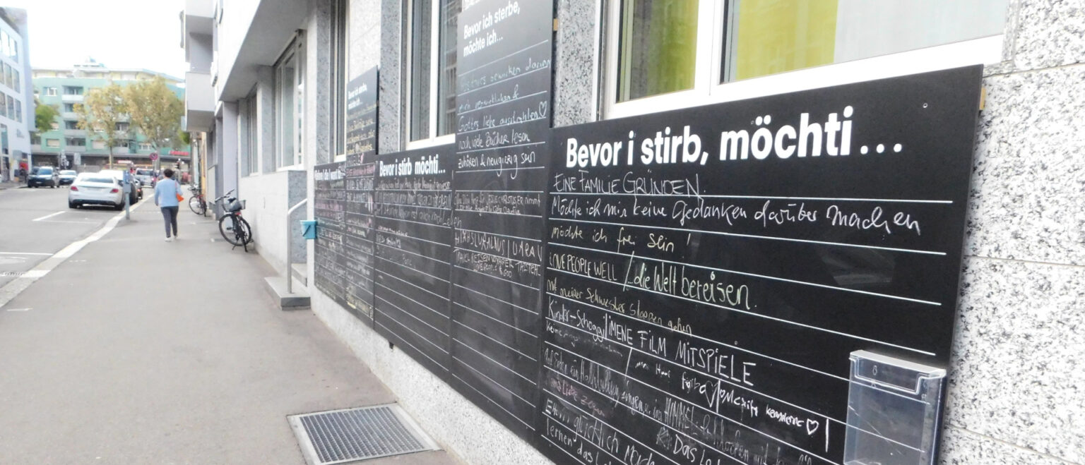 Basler Kunstinstallation zum Thema Tod. | Sarah Stutte