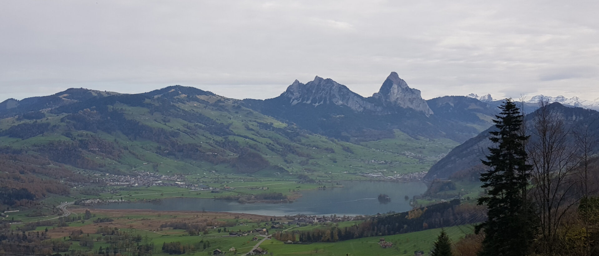 Kanton Schwyz: Blick auf den Lauerzersee und die Mythen.